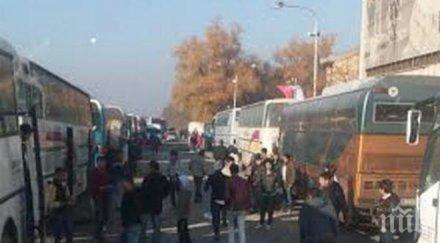 баварският премиер иска 200 000 бежанци германия година