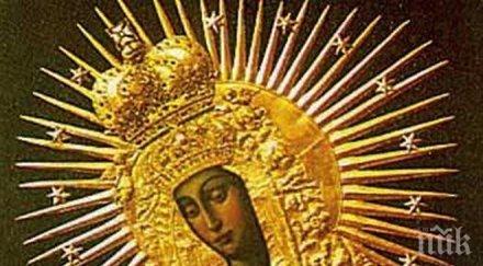 мощите саровския светец патриаршеската катедрала