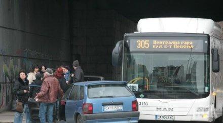 катастрофа столичния квартал княжево kола натресе автобус градския транспорт