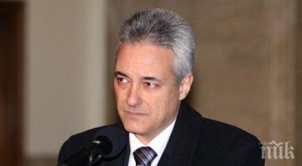 синът служебния премиер марин райков стана аташе