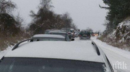 вижте кадри задръстването прохода петрохан снимки