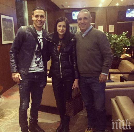 Български национал позира гордо до Стоичков