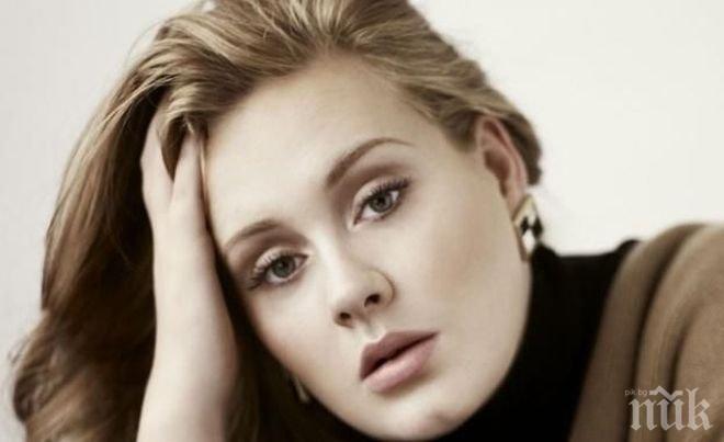 Адел трудно съчетава майчинството с кариерата