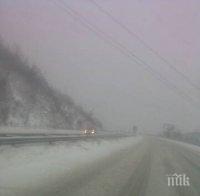 В Казанлък продължават да разчистват снега