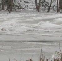 Лед скова и река Искър