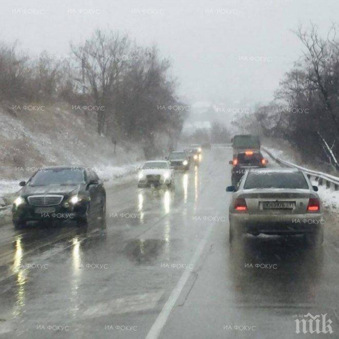 Областен управител на Перник: Основните пътни артерии са почистени, няма затруднение в движението