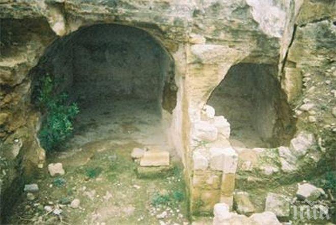 Около 15 000 са били посетителите на пещерата „Ухловица” през 2015 година