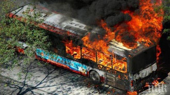 Расте броят на загиналите при пожар в автобус в Китай, достигна 17 души