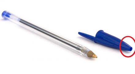 знаеш използваните химикалки имат малка дупчица върха капачката повярваш каква нейната функция