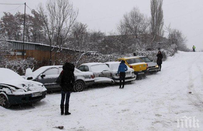 Жълт код в 15 области в Севера и Източна България за поледици и бурен вятър