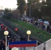 Инцидент в метрото на Измир, има ранени (видео)