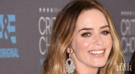 емили блънт мрази мускулите мъжа