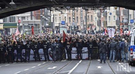 става опасно европа въстава емигрантите формират патрулни групировки защита жените бежанци