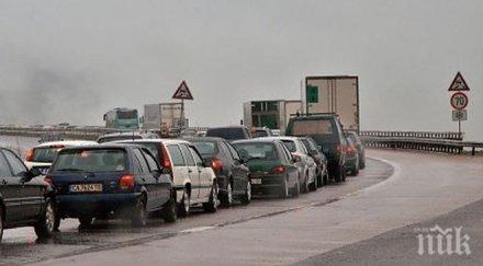 интензивен трафикът магистрала струма