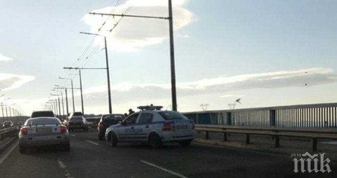 Инцидент във Варна: Пометоха водач на кола на „Пътна помощ”
