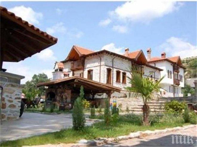 Учат чужденци как се прави вино на фестивал в Мелник