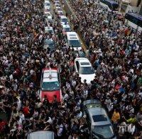 Хиляди излязоха на протест в Хонконг след изчезването на петима търговци на книги