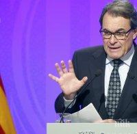 Премиерът сепаратист на Каталуния Артур Мас се отказа от нов мандат