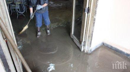 покривът търговищката библиотека протече