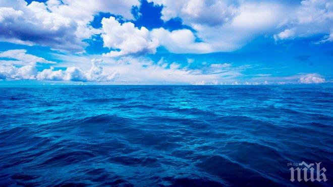 Руски моряци са били евакуирани от заседнал близо до бреговете на Япония кораб
