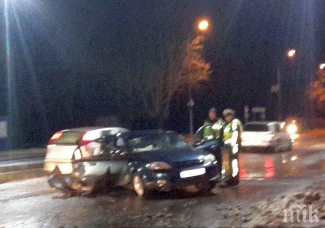 Джигит се натресе в паркирана кола