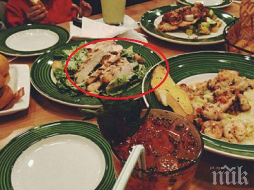 Кошмар! Бременна жена откри в храната си пръст от готвача