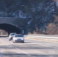 Започва изкърпването на пътната настилка от тунел 