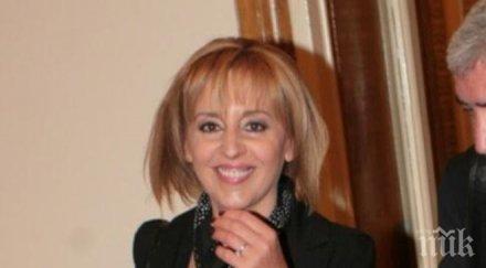 граждани показват мая манолова разбитите пътища област добрич