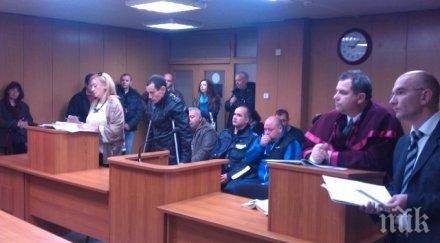 обвиняем убийства пътя появи патерици съдебната зала