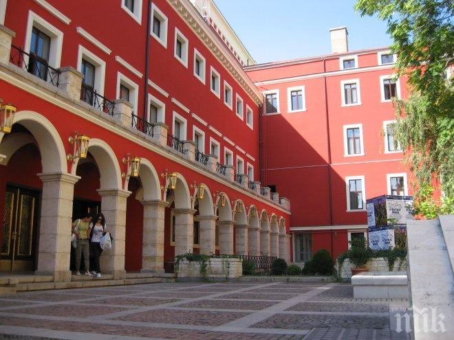 Пловдивският драматичен театър е строителна площадка 