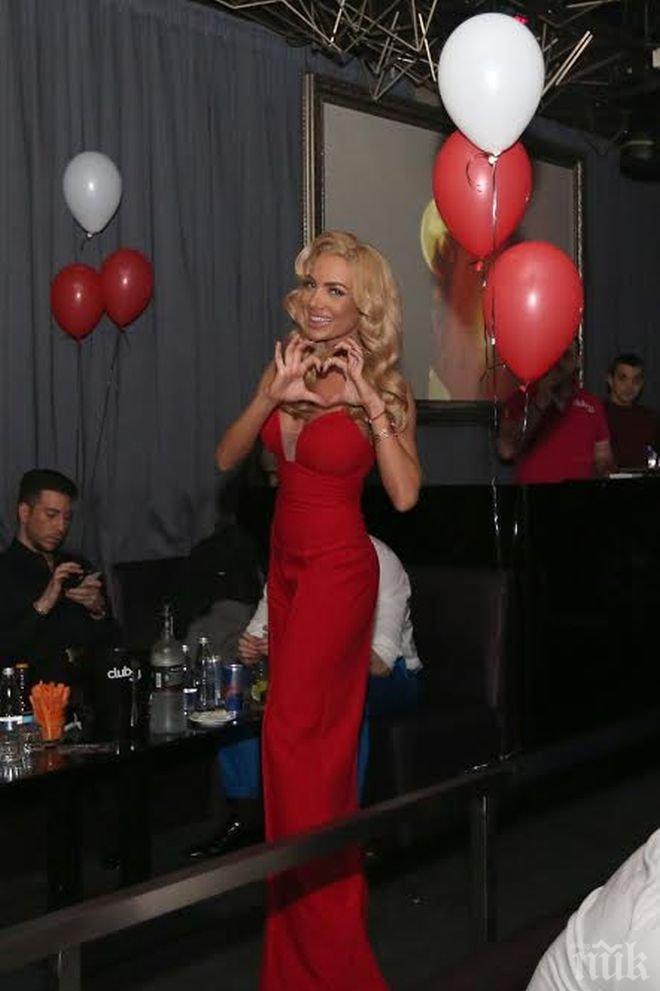 Плеймейтката Златка Райкова с разтърсващ купон за рождения й ден в Клуб 33 (снимки)