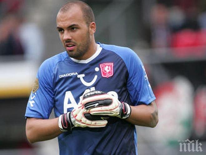 Твенте не иска Ники Михайлов