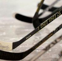 Младежите с победа на старта на Световното по хокей