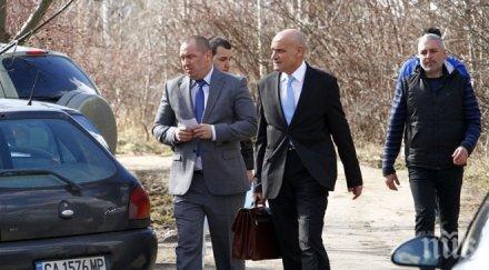 съдът обявява присъдите делото червеи