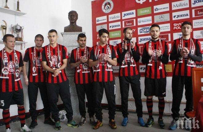 Локомотив (София) представи 8 нови футболисти