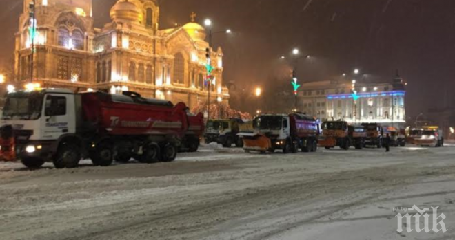 Варненските снегопочистващи фирмите са в бойна готовност за обилния снеговалеж утре