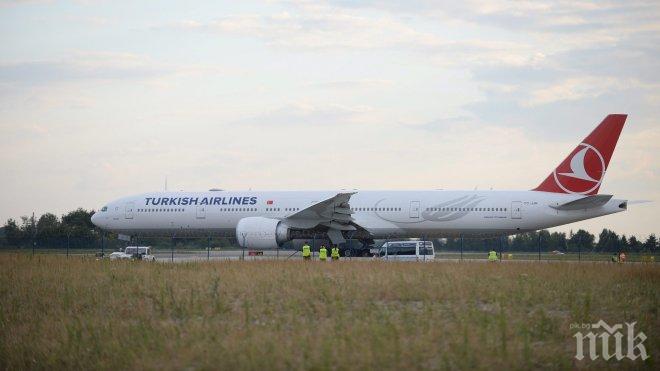 Търкиш еърлайнс отмени 95 полета заради силни ветрове