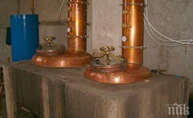 Скандал! Казанджии варят нелегално ракия в станция на Синода