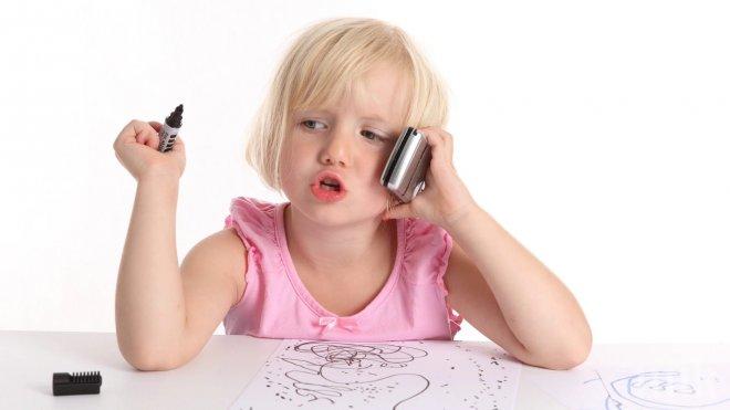 Дъщерята случайно открива, че майка ѝ си има любовник. След това се обажда нейният татко и...