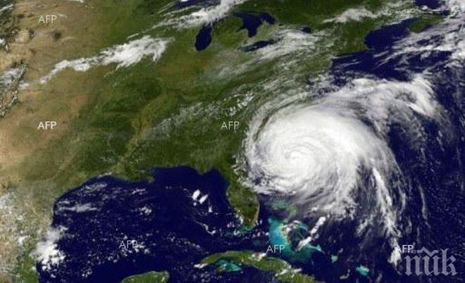 Над Атлантическия океан набира сила необичаен за януари ураган