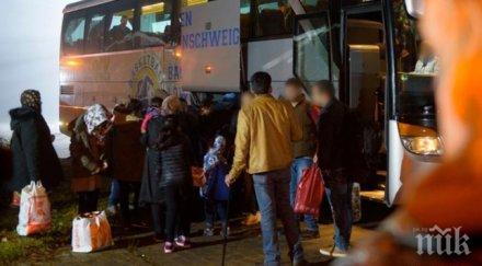 автобусът бежанци меркел върна