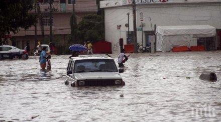 ексклузивно воден апокалипсис смолянско придошли реки разрушиха сгради отнесоха къщи коли снимка видео