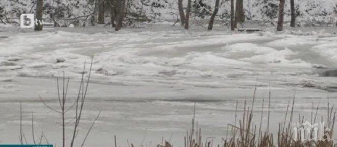 ИЗВЪНРЕДНО! Река Тунджа заля стадиона в Одрин (обновена)