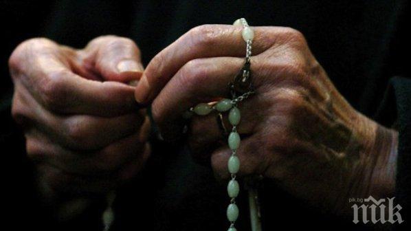 Скандал тресе Сърбия! Поп предлагал известни певици