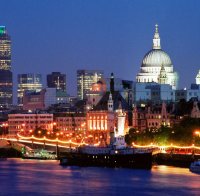 Електрошок за мъж, плашил с нож туристи в Лондон 