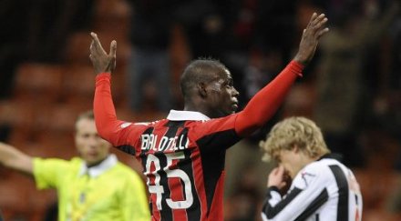 марио балотели дебютира два гола милан