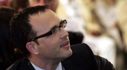 финансист герб изскочи папките делото брендо