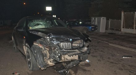 две коли челен сблъсък къщата таки