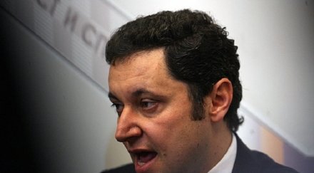 яне учи четем разсекретени документи