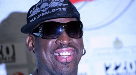 скандалният денис родман написа детска книжка